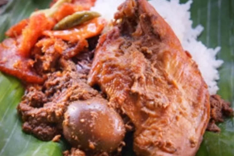 Rekomendai gudeg Jogja yang wajib dicoba saat berwisata kuliner di Yogyakarta ( gudegyudjumpusat.com)