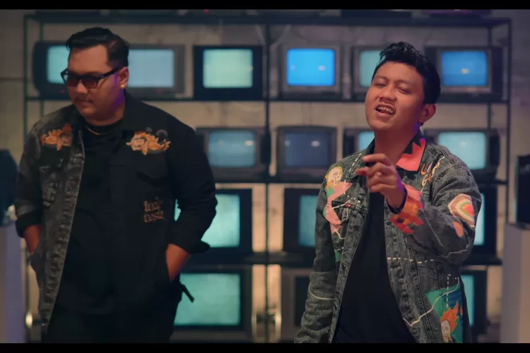 NdarBoy Genk merilis lagu Rungokno Aku yang dinyanyikan bersama Denny Caknan  (YouTube NdarBoy Genk)