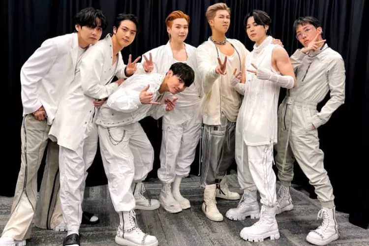 BTS. ( Twitter @bts_bighit)