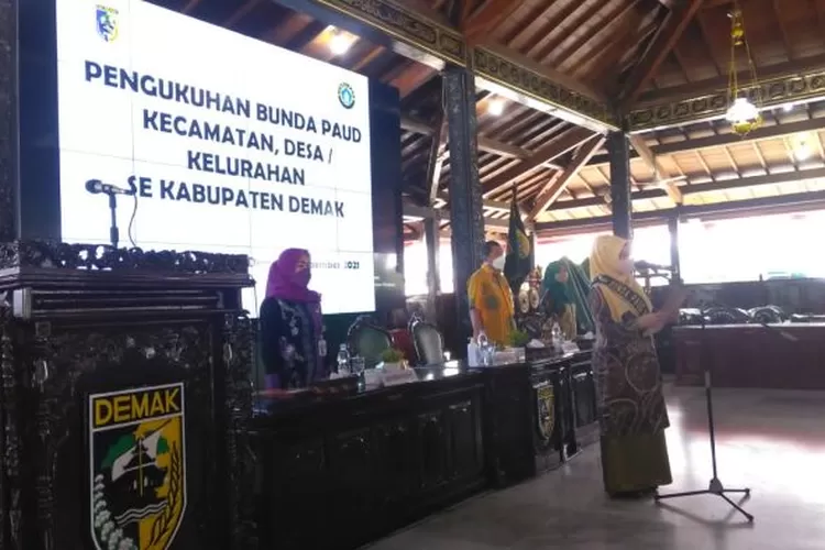 Prosesi pengukuhan bunda PAUD kecamatan, desa, dan kelurahan di Pendopo Kabupaten Demak. (Zaidi)