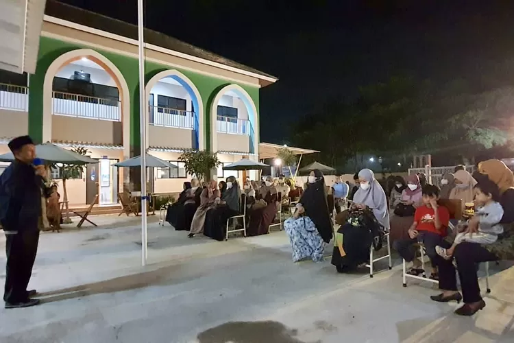 Ustadz Ucu Najmudin ketika memberikan materi - Foto: Dokumen SMP PCI