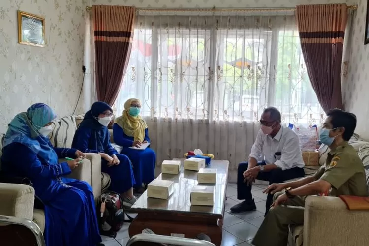 Tim Fakultas Kesehatan (FKes) Universitas Dian Nuswantoro (Udinus) Semarang audiensi bersama Dinas Kabupaten dan Dinas Perumahan Rakyat dan Kawasan Permukiman (Disperakim) Kabupaten Grobogan. (dok Udinus)