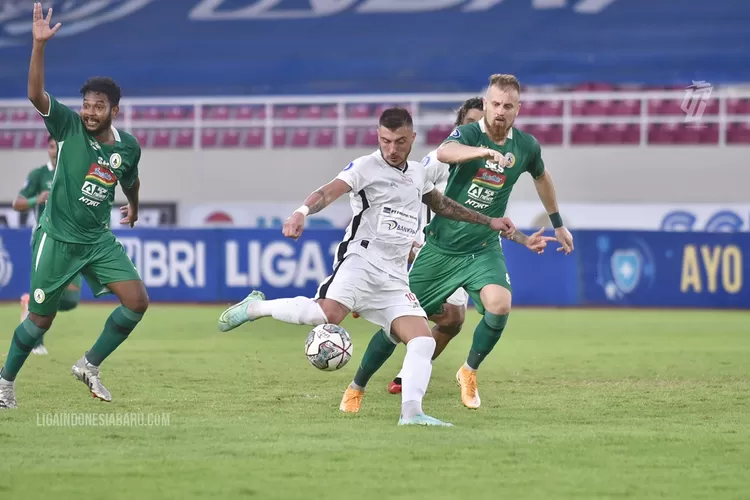 Striker Persipura Yevhen Bokhashvili menangis melihat konflik antara Rusia dengan Ukraina, negara tercintanya. (dok PT LIB HARRYHARTOMO)