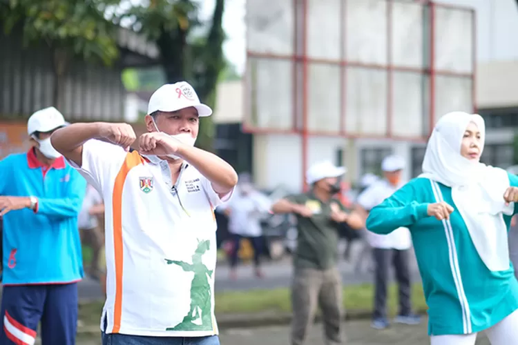 Senam dalam rangka peringatan Hari AIDS se-dunia.  (Foto: Pemkot Magelang)