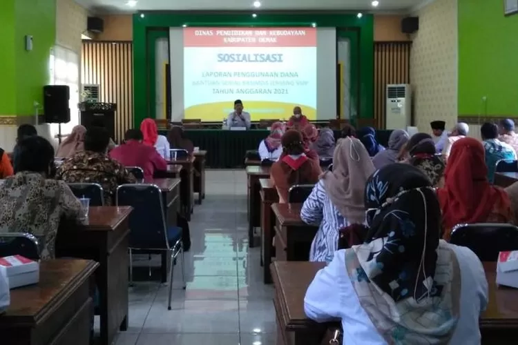 Sosialisasi laporan pertanggungjawaban Bantuan Siswa Miskin Daerah (Basimda) yang digelar oleh Dinas Pendidikan dan Kebudayaan (Dindikbud) Kabupaten Demak. (Zaidi)