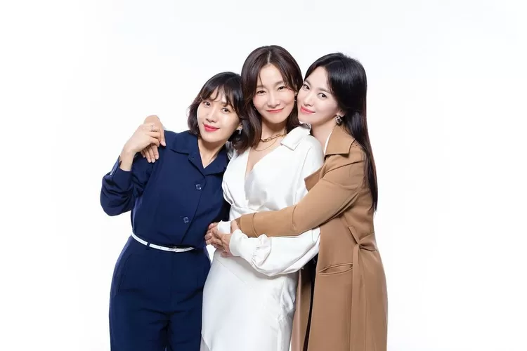 Drama &quot;Now, We Are Breaking Up&quot; episode 10 menampilkan hubungan pertemanan Song Hye Kyo dan para sahabatnya. (instagram @nowwearebreakingup_official)