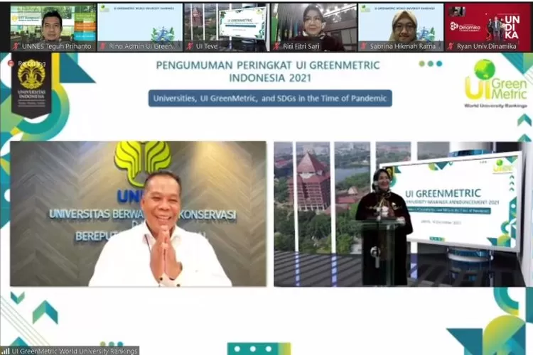 Rektor Unnes Prof Fathur Rokhman menerima Penganugerahan UI Green Metrik, UNNES   Peringkat 5 Nasional dan 43 Dunia Sebagai Kampus Hijau Berkelanjutan. (dok Humas Unnes)