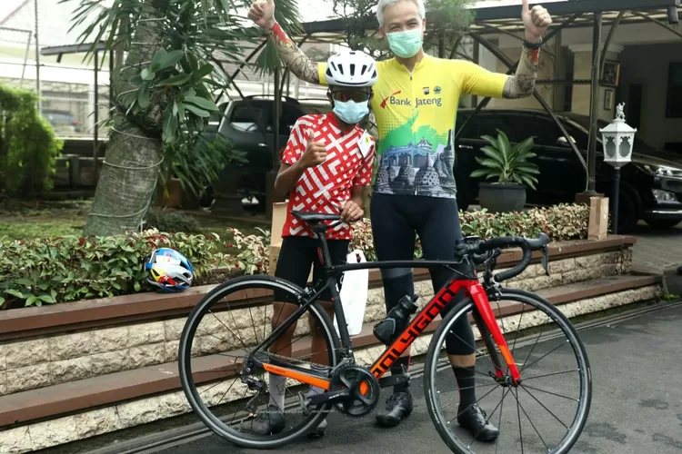 Tugiyo,50, ayah dari Yudha Wiratama,13 yang nekat gowes dari Cilacap ke Semarang untuk bertemu Gubernur Jawa Tengah, Ganjar Pranowo  (Pemprov Jateng)