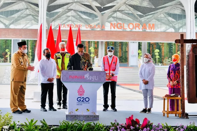 Presiden Joko Widodo resmikan Bandara Ngloram, Kabupaten Blora, Jumat 17 Desember 2021. (Laily Rachev - Biro Pers Sekretariat Presiden)