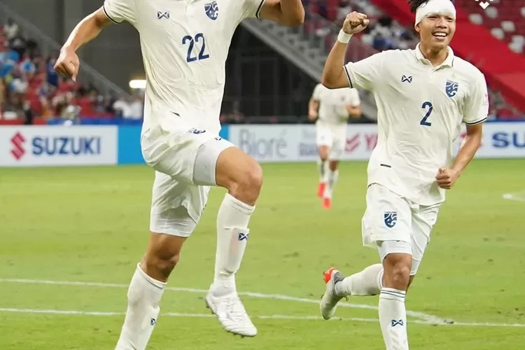 Selebrasi Supachai Jadied dan Singmui setelah mencetak gol ke gawang Singapura pada pertandingan grup A piala AFF Suzuki Cup 2020 ( Instagram dari akun @affsuzukicup )