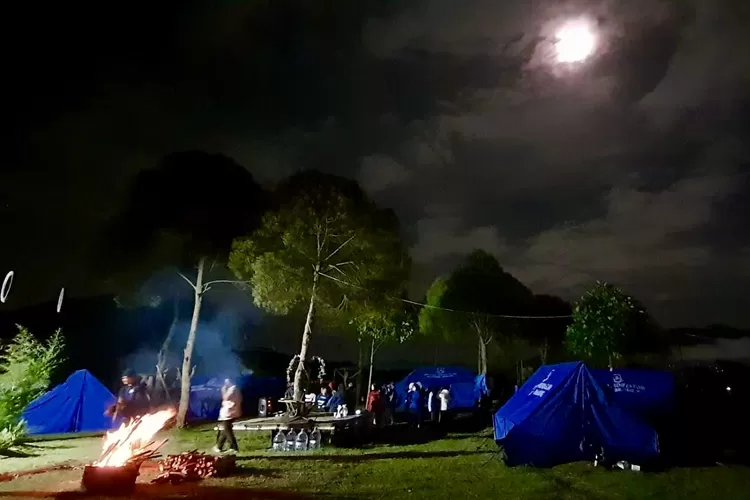 Kegiatan malam hari Tadabur Alam SMP PCI