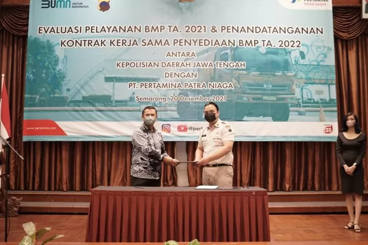 Regional Jawa Bagian Tengah PT Pertamina Patra Niaga menandatangani kontrak pengadaan Bahan Bakar Minyak (BBM) Polda DIY dan Polda Jateng. (dok Pertamina)