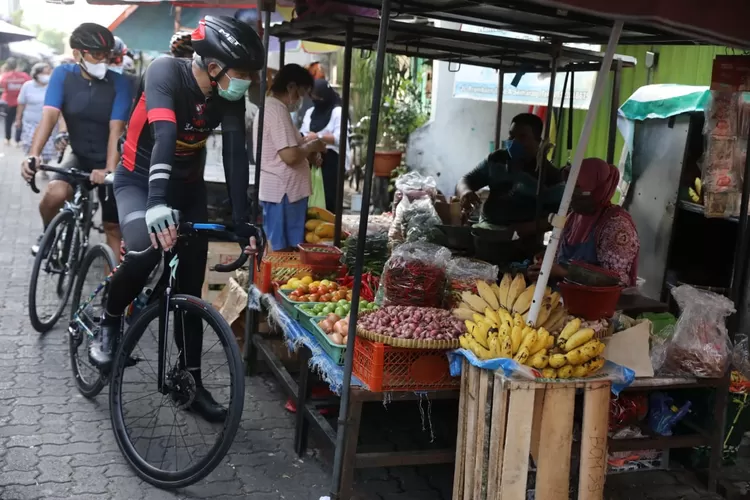 Sejumlah Harga Bahan Pokok Naik, Ganjar Cek Langsung ke Pasar