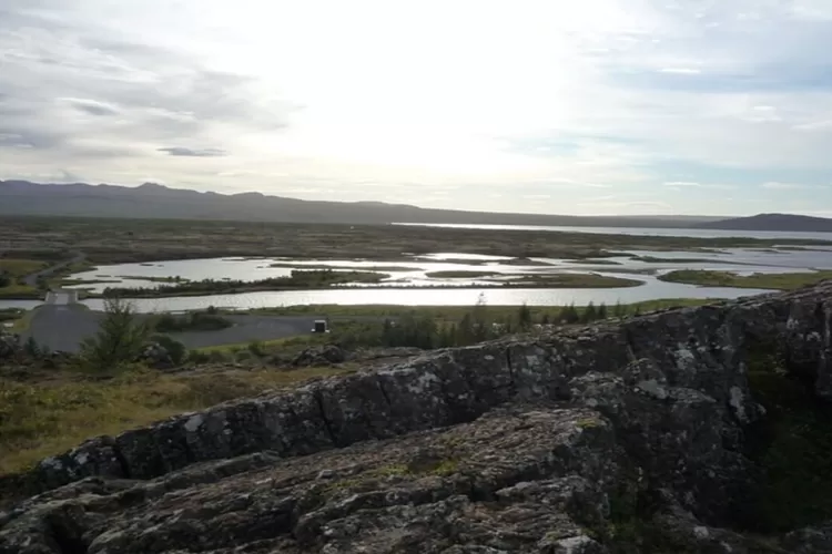Lengkungan Lempeng Tektonik di Islandia (Ruswanti)