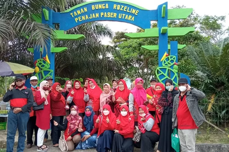 Pengunjung di Taman Bunga  Rozeline (Lisa views.id)