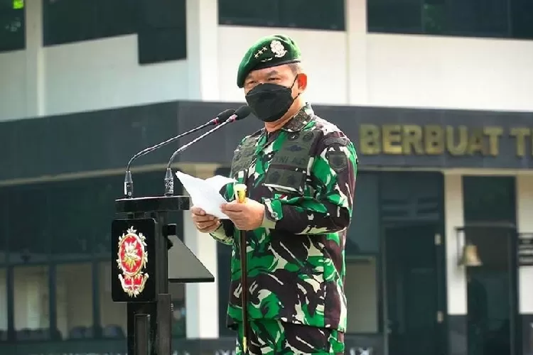 Jenderal TNI Dudung Abdurachman, S.E., M.M. tengah memberika  pengarahan. (@dudung_abdurachman/Insagram)