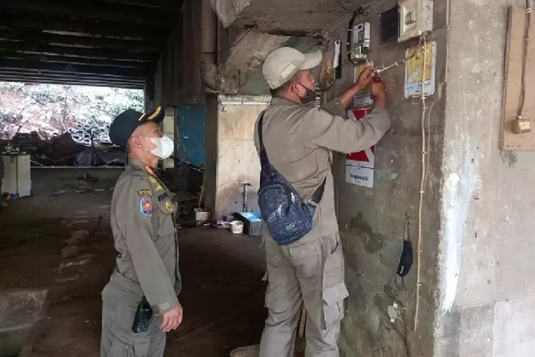 Pol PP Kabupaten Bogor Eksekusi Titik Pekat (Reza Zurifan)