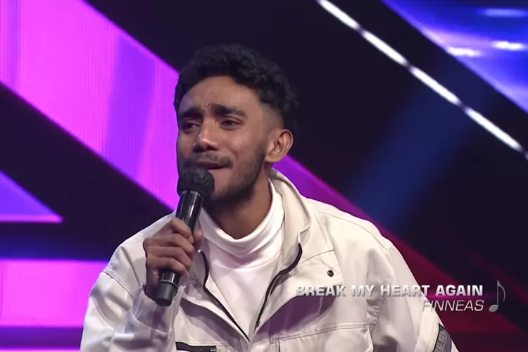  Iyan Yosua membawakan lagu Break My Heart Again - FINNEAS pada audisi X Factor Indonesia 2021. (tangkapan layar YouTube X Factor Indonesia)