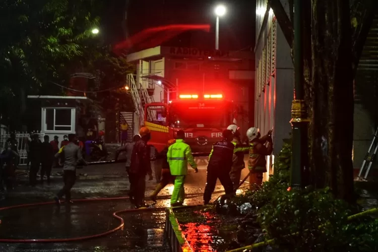 Kebakaran Rumah Sakit Kariadi Semarang disebabkan korsleting listrik karena adanya perbaikan saluran air.  (Audrian/Ayosemarang.com)