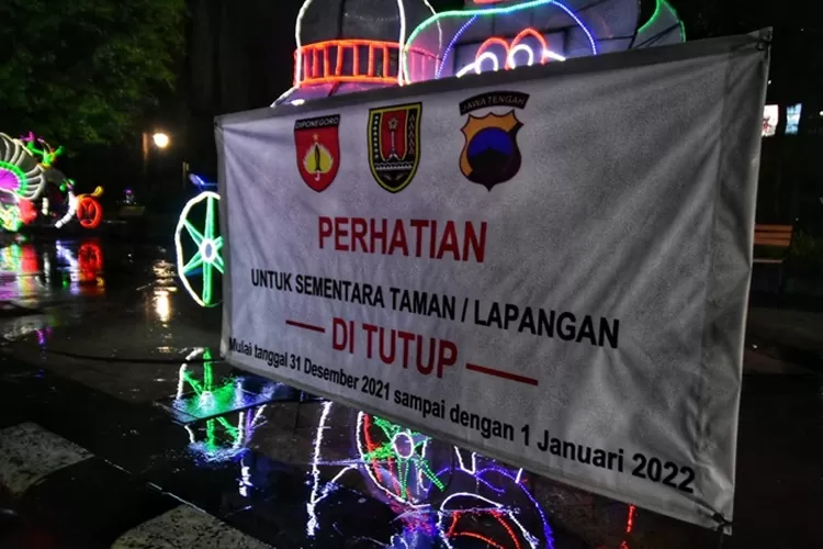 Imbauan penutupan Simpang Lima Semarang. Malam tahun baru Simpang Lima dan Kota Lama ditutup.  (Ayosemarang.com/ Audrian Firhannusa)