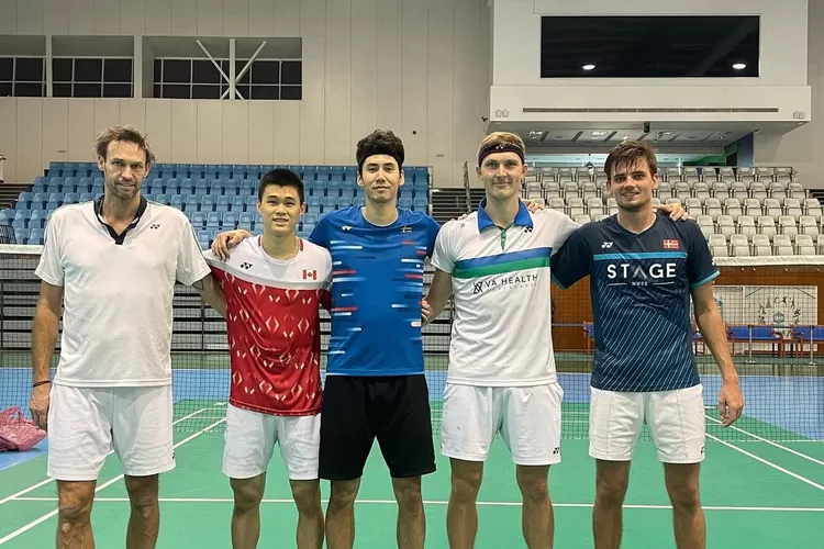 Hadapi Turnamen Badminton 2022, Viktor Axelsen Jalani Latihan di Dubai Bersama Loh Kean Yew (ig @viktoraxelsen)