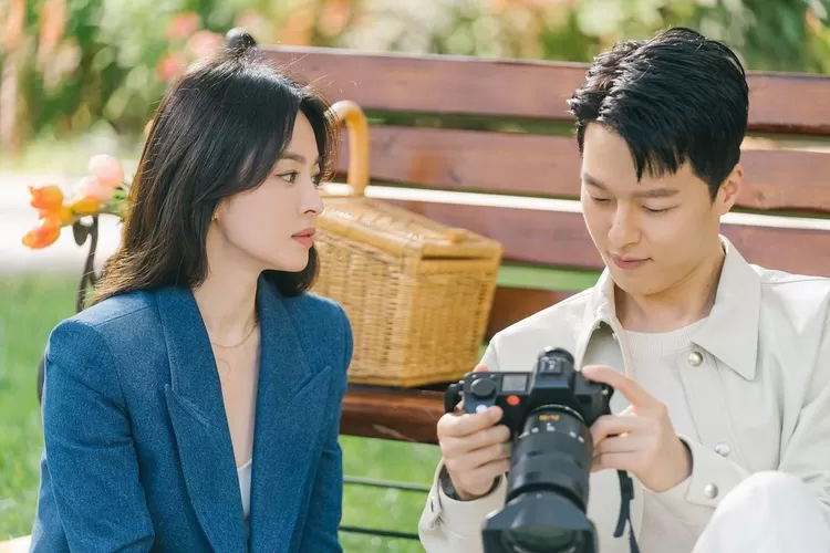 Drama Now We Are Breaking Up episode 14 menampilkan Song Hye Kyo yang kembali harus memilih. (instagram @sbsdrama.official)