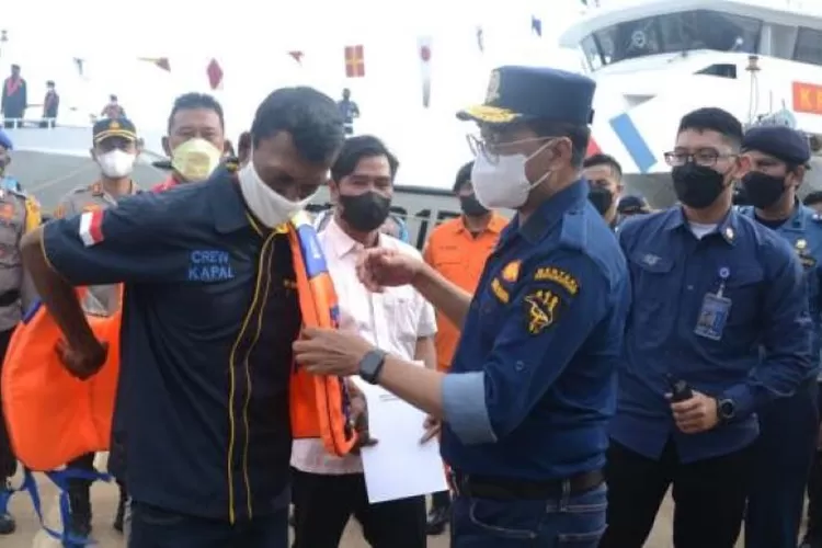 Menteri Perhubungan meninjau Pelabuhan Kaliadem di Muara Angke Jakarta Utara, Minggu (2/1/2022) (dishub.go.id)