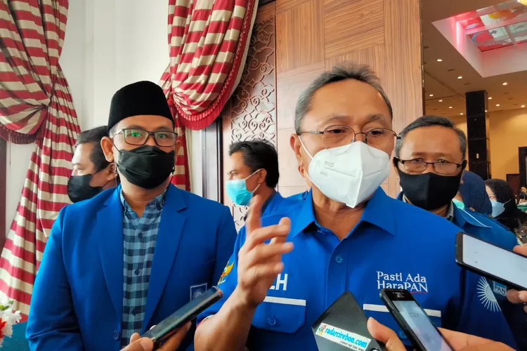 Ketua Umum DPP PAN Zulkifli Hasan (Zulhas) membuka kegiatan rekrutmen Caleg PAN Kota Cirebon. 