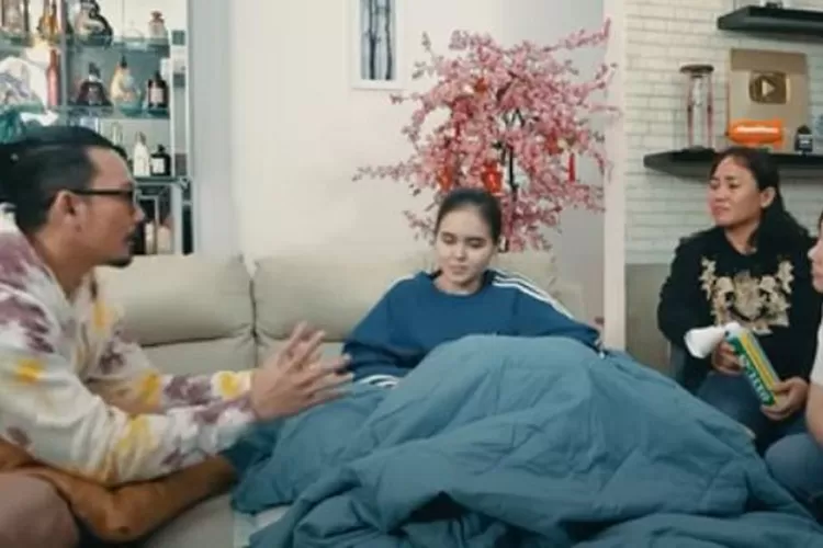 Almarhum Laura Anna ( YouTube Curhat Bang Denny Sumargo)