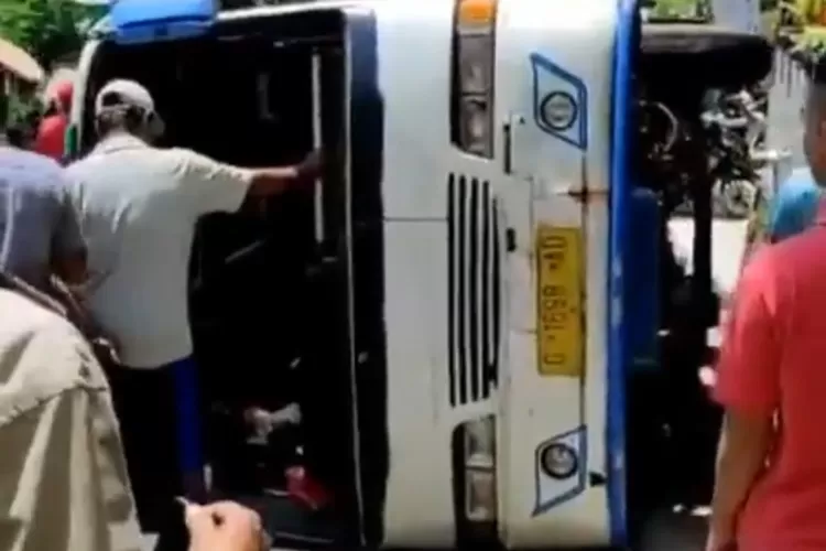 Rem Blong, Bus Gagal Nanjak hingga Terguling di Pemalang, Satu Orang Meninggal Dunia (Twitter)