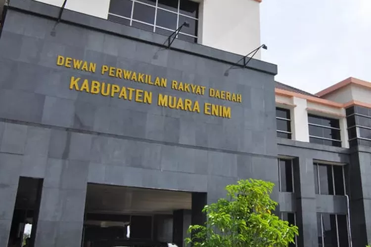 Gedung DPRD Muara Enim (Budi_S)