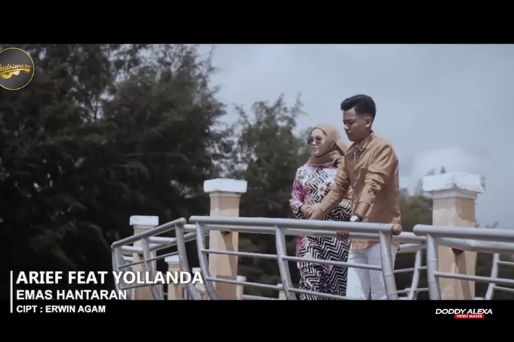 Lagu Emas Hantaran dinyanyikan oleh Yollanda dan Arief dengan nuansa pop melayu. (tangkapan layar YouTube Indoswara Music Digital)