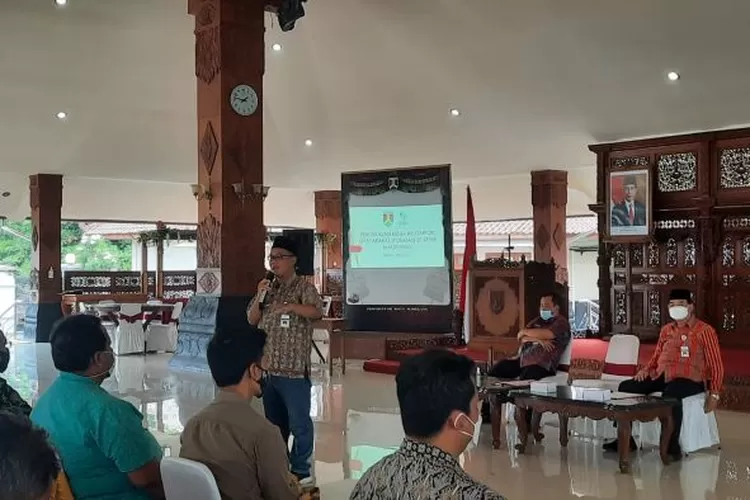 Pemkot memberikan pembekalan pada Pokmas (Foto: Arif Zaini Arrosyid)