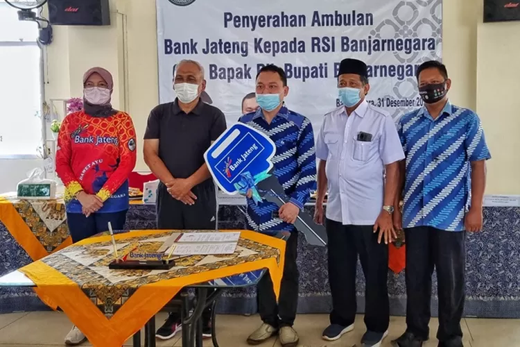 Bank Jateng memberikan 1 unit mobil ambulance untuk RSI Banjarnegara.  (dok)