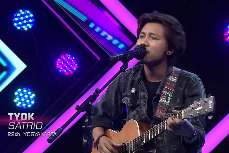 Tyok Satrio peserta X Factor Indonesia 2021 asal Yogyakarta membawakan lagu berjudul Pedih. (tangkapan layar YouTube X Factor Indonesia)