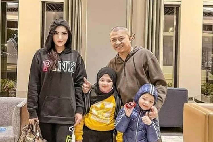 Ashanty dan keluarga (IG/@ashantyasix)