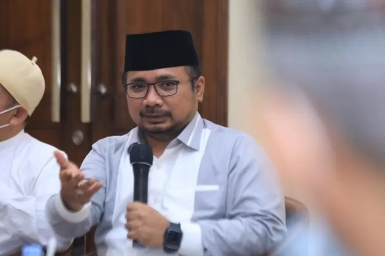 Menteri Agama (Menag) Yaqut Cholil Qoumas meminta masyarakat agar tidak buru-buru menghakimi pegiat media sosial Ferdinand Hutahaean terkait cuitan kontroversialnya di media sosial tanpa didasari informasi yang komprehensif. (satuarah.co)