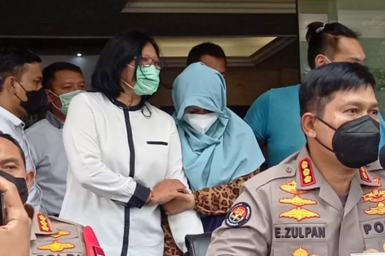 Pedangdut Velline Chu yang ditangkap karena terlibat narkoba.