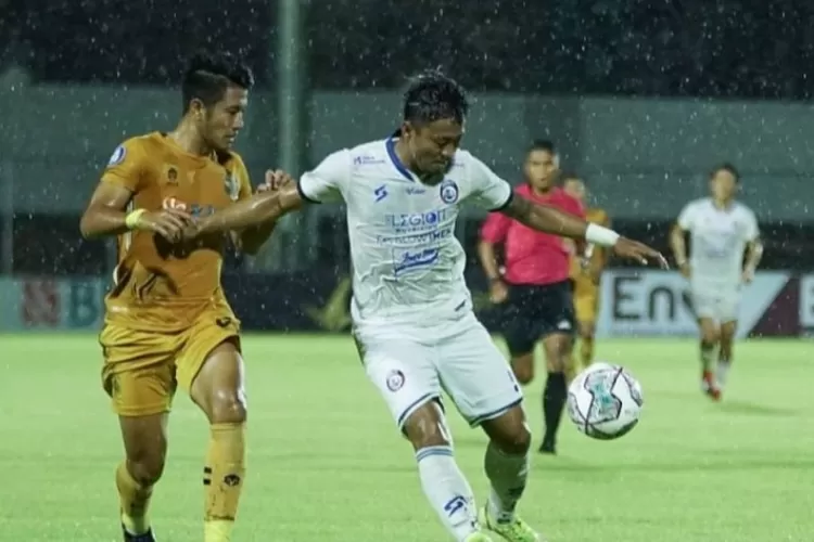 Arema menang tipis atas Bhayangkara FC 1:0 dalam lanjutan kompetisi BRI Liga 1  di pekan ke-18 (Instagram @aremafc)