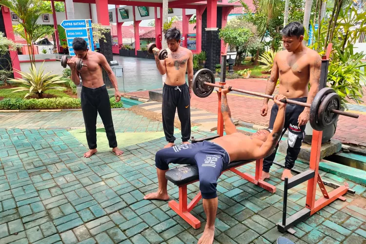 Persiapkan Atlet Binaraga Lapas Kelas Iib Batang Gelar Latihan Fitnes