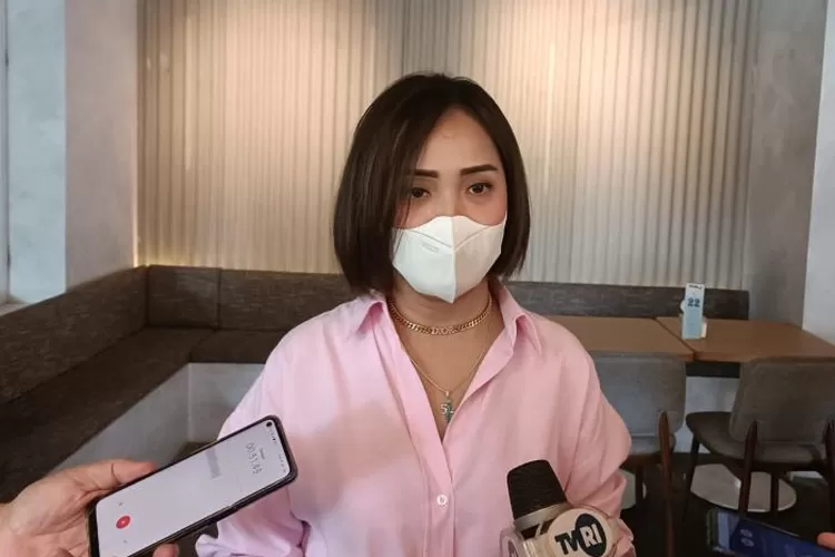  Pimpinan Cabang PT Rifan Financindo Berjangka Semarang Mia Amalia. (arri widiarto/ayosemarang.com)