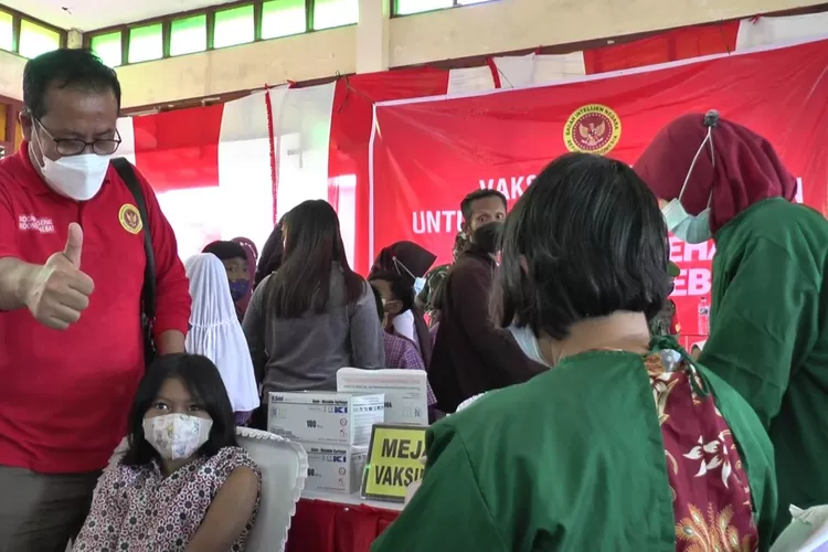 Vaksinasi anak usia 6-11 di Kecamatan Patean dilaksanakan di Obyek Wisata Curug Sewu sembari mengajak anak-anak berwisata Kamis 13 januari 2022. (edi prayitno/ kontributor Kendal)