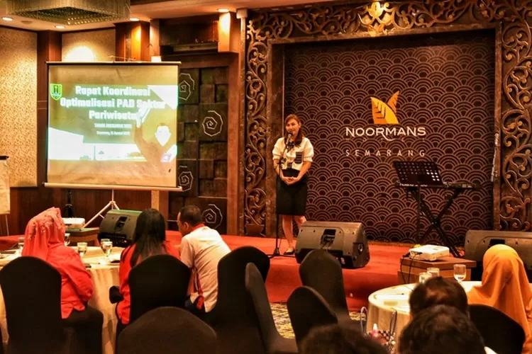 Eks Kepala Disbudpar Kota Semarang Indriyasari saat menyampaikan kesan selama menjabat. Indriyasari setelah ini akan menjabat sebagai kepala Bapenda.  (Ayosemarang.com/ Audrian Firhannusa)