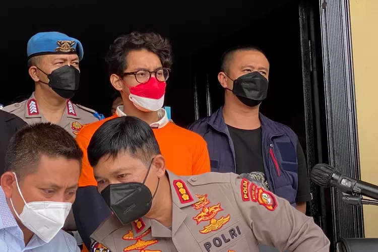 Ardhito Pramono dihadirkan saat paparan kasus narkoba yang menjeratnya.