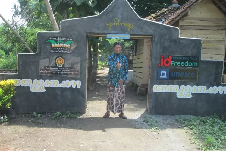 Kampung Aksara Pacibita di Piyungan, Bantul, Yogyakarta sebagai tempat belajar aksara Jawa dan pelestarian budaya Jawa.  (ANTARA/HO)