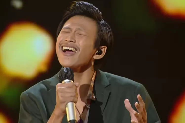 Danar Widianto menyanyikan lagu Yang Terdalam dari Noah di Gala Live Show 1 X Factor Indonesia 2021. (tangkapan layar YouTube X factor Indonesia)