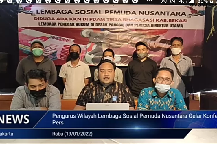 Pengurus Wilayah Jawa Barat LSPN konfrensi pers terkait kasus dugaan KKN Dirut PDAM Tirta Bhagasasi Usep Rahman Salim, di Jakarta pada Rabu (19/1/2022). (FOTO: Tangkap layar/Kanal Youtube Avavpos Channel)