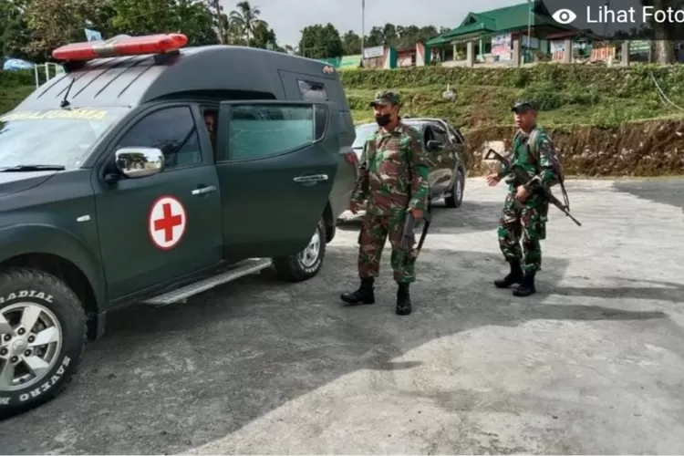 Ambulans Kodim Maybrat siap angkaut korvan penembakan ke RS (Kodim Maybrat  Papua Barat)