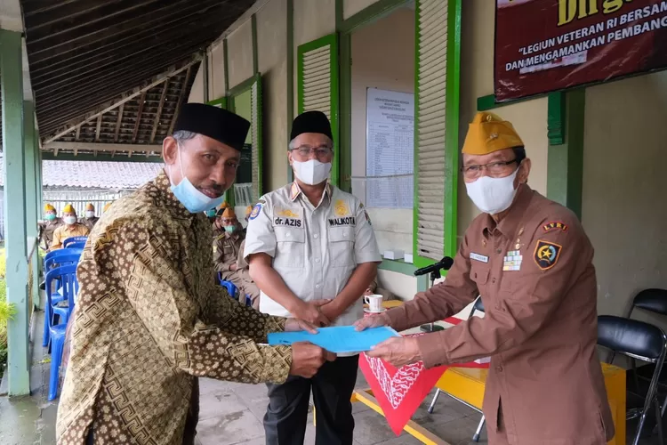 Penyerahan bantuan pada LVRI Kota Magelang. (Foto: Dok Pemkot Magelang)