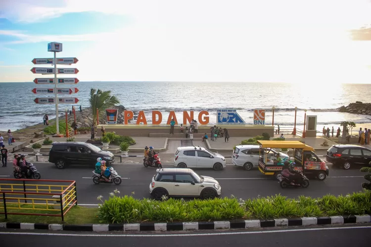 Ilustrasi Pantai Padang: Jelang Libur Nataru, 400 Personil Satpol PP Kota Padang Disiapkan di Sejumlah Lokasi Wisata (Tio Furqon )